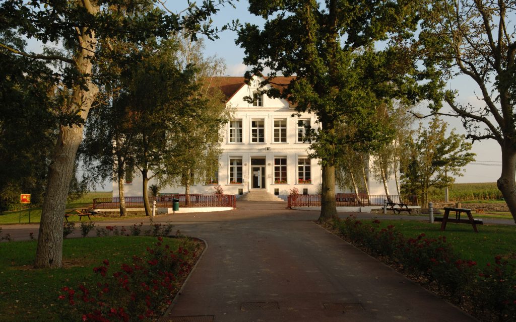 View of Chateau d'Ebblinghem